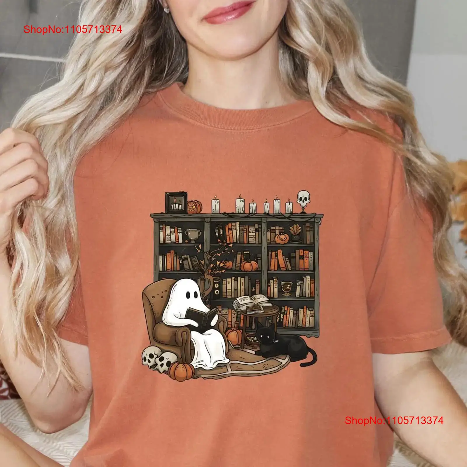 Vintage Fashion Library - Bookish Ghost T-shirt Spooky Library voor